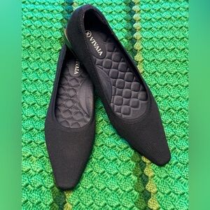 Vivaia Women's Navy Blue Flats